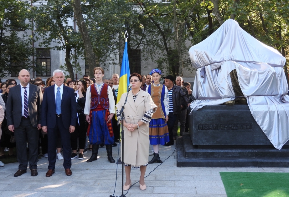 Monument to great Azerbaijani poet and thinker Nizami Ganjavi unveiled in Kharkiv