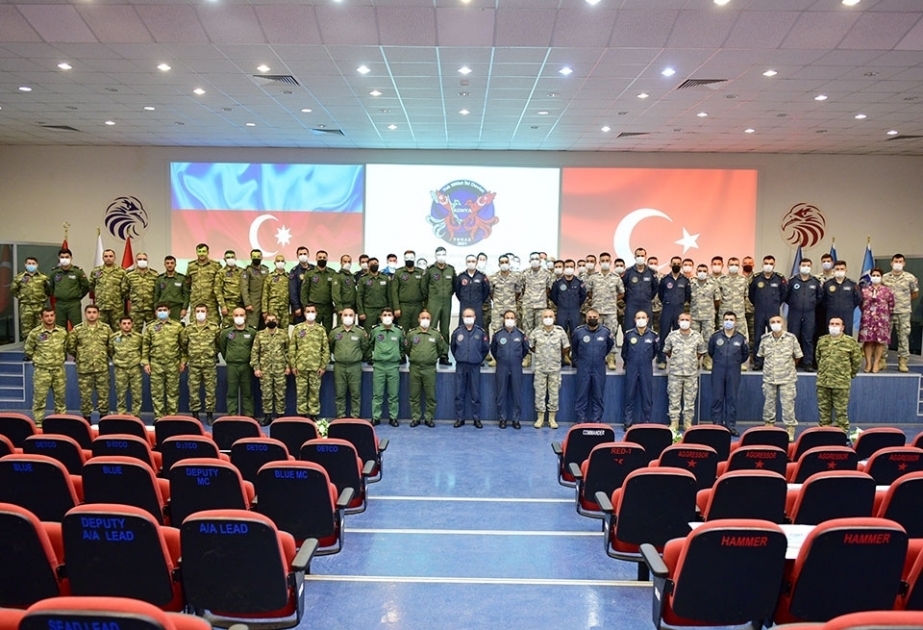 Ceremonia de clausura de los ejercicios conjuntos de las fuerzas aéreas de Azerbaiyán y Turquía
