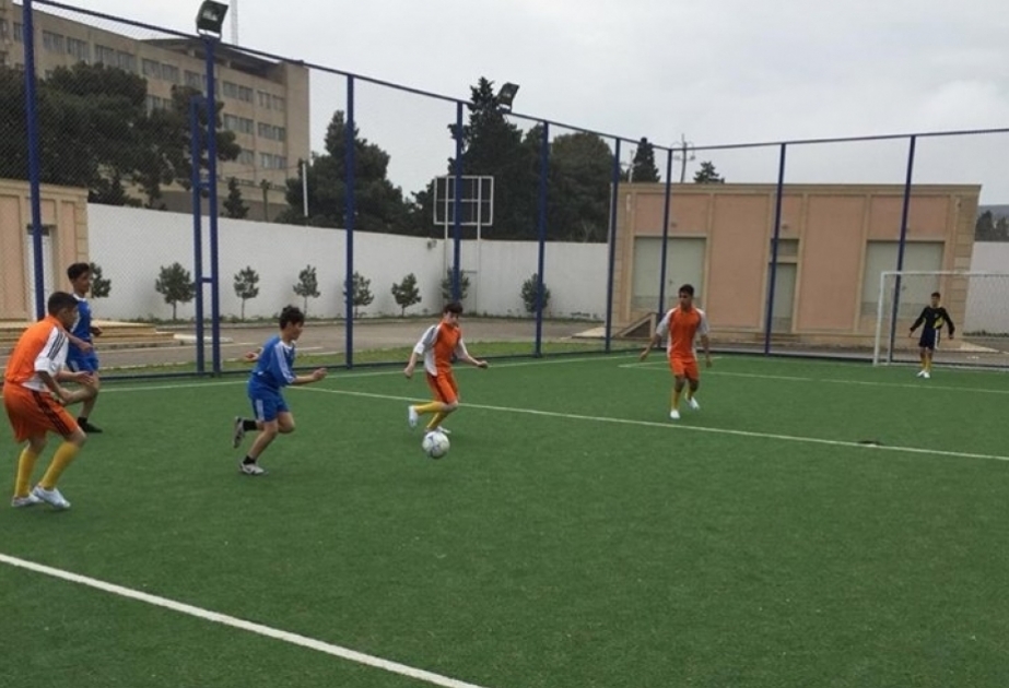 Oğlanlar arasında “Ümumdünya Sülh Günü”nə həsr olunmuş futbol yarışı start götürüb