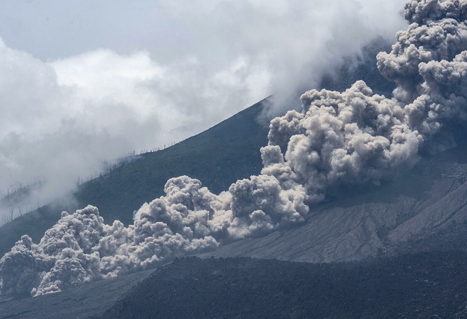 Canaries : le volcan Cumbre Vieja entre en éruption sur l'île de La Palma