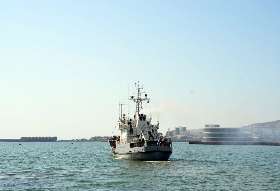 السفينتان العسكريتان الروسيتان تغادران ميناء باكو