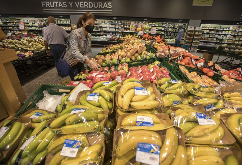 В Испании в 2023 году запретят продажу овощей, фруктов и воды в пластиковых контейнерах