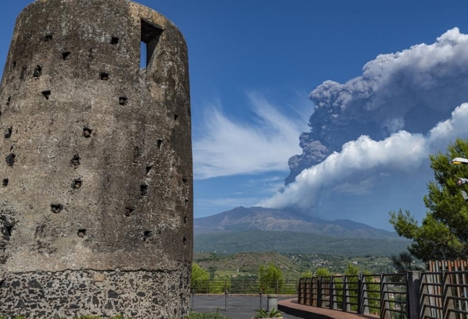 İtaliyada Etna vulkanı yenidən oyanıb