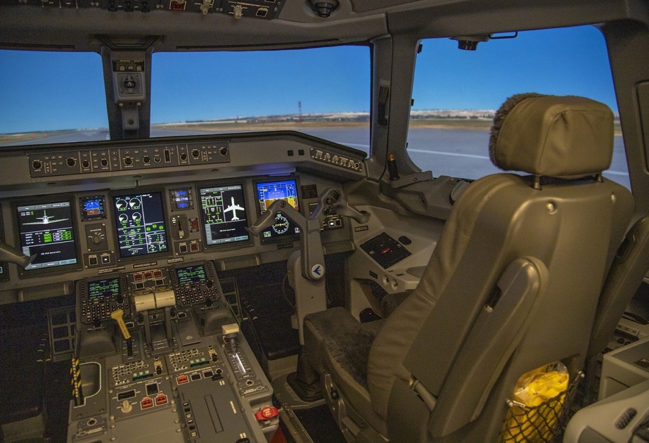 El Centro de Formación de Pilotos de AZAL ha sido equipado con un moderno simulador de vuelo