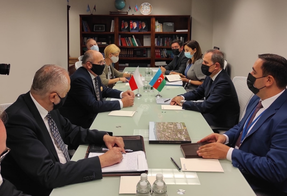 Azerbaijani FM meets with Polish counterpart