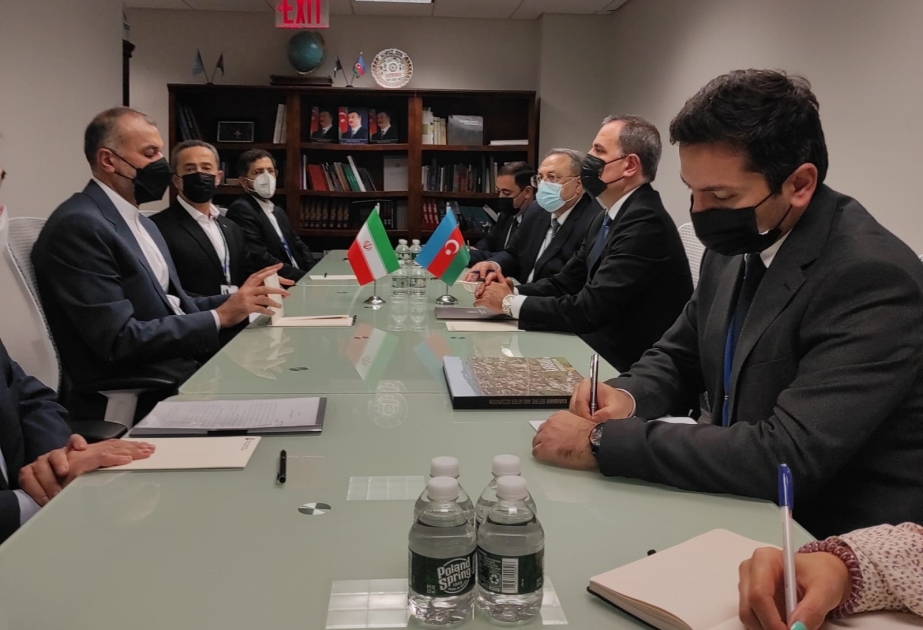 Azərbaycanın xarici işlər naziri iranlı həmkarı ilə görüşüb