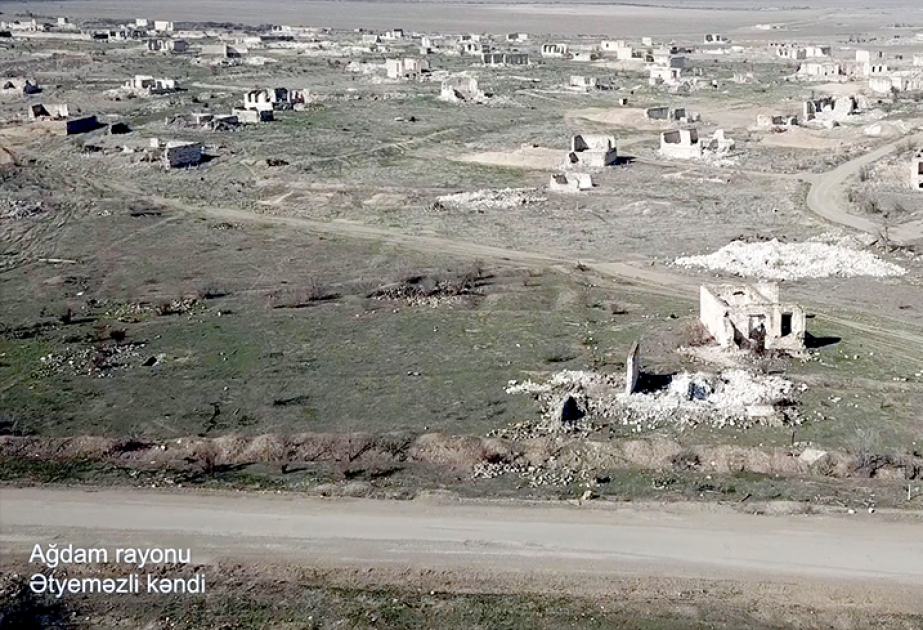 وزارة الدفاع تنشر مقطع فيديو عن قرية أتيمزلي المحررة في محافظة أغدام (فيديو)