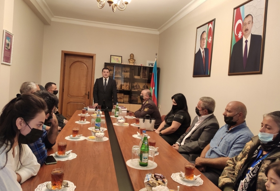 Naxçıvanın Bakıdakı daimi nümayəndəliyində bir qrup Vətən müharibəsi şəhidinin ailə üzvlərinə orden və medalların təqdimat mərasimi keçirilib