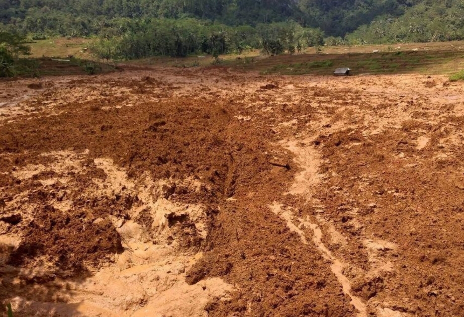 Сход оползня в провинции Сычуань унес жизни 7 человек