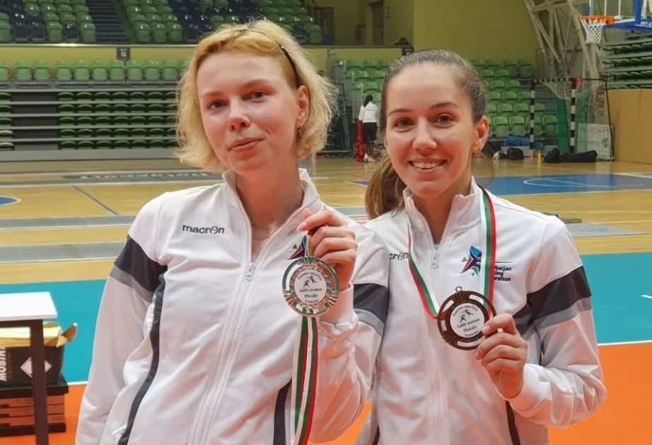 Azerbaijani female fencers win two medals in Bulgaria