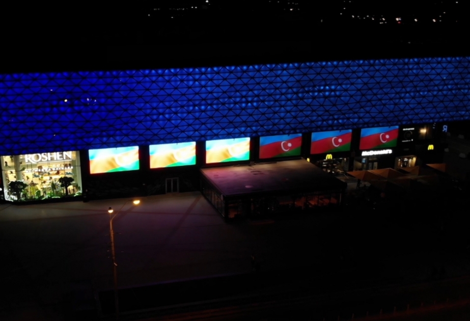 В Киеве в связи с Днем памяти видеопроецируются государственный флаг Азербайджана и харыбюльбюль ВИДЕО