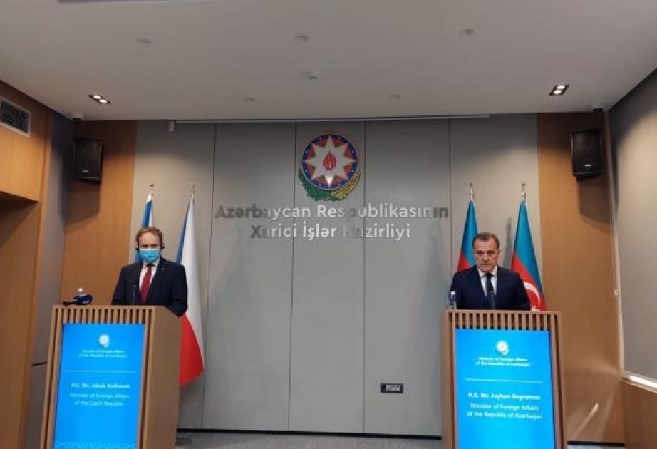 Außenminister Bayramov: Aserbaidschan und Tschechien haben großes Potenzial für Zusammenarbeit im Bereich des Wiederaufbaus befreiter Gebiete
