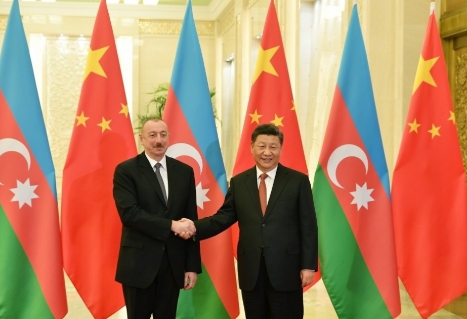 Präsident Ilham Aliyev gratuliert seinem chinesischen Amtskollegen