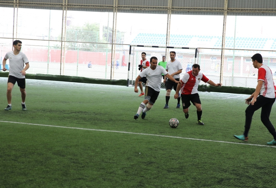“Zəfər kuboku” uğrunda minifutbol turniri davam edir