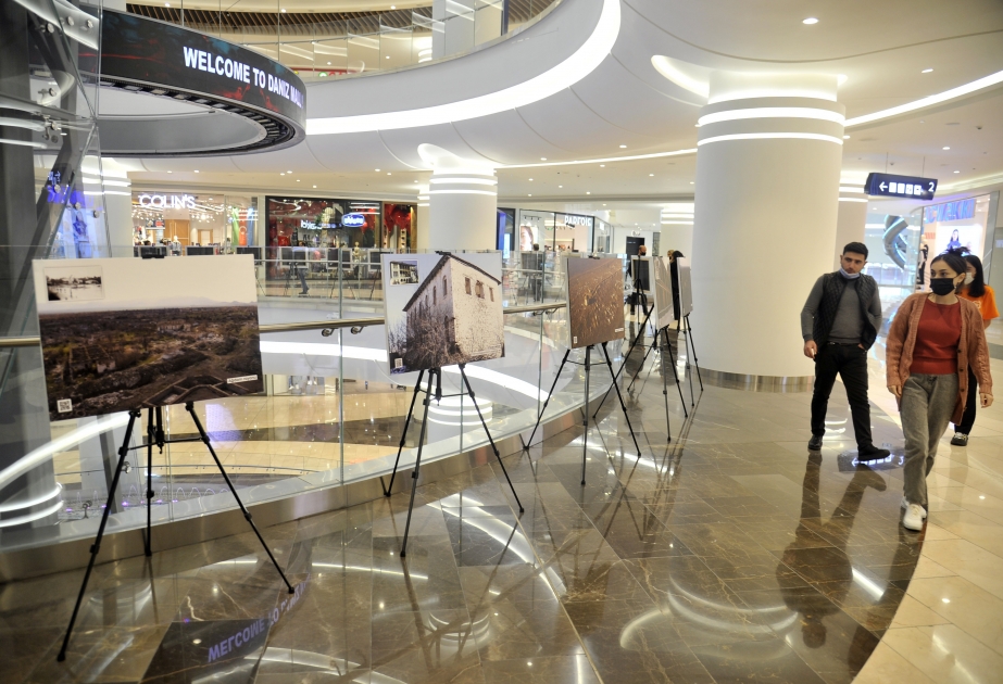 La exposición fotográfica "Urbicidio en Karabaj" se inaugura en los centros comerciales de Bakú