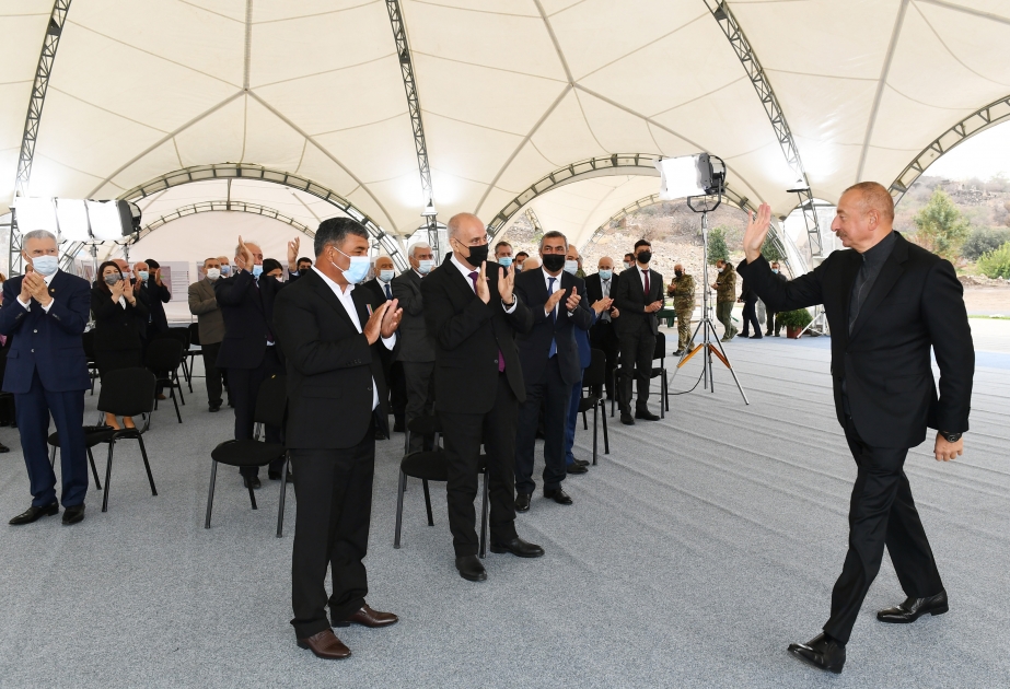 Prezident: Bizim Qələbəmizin rəmzi olan yumruq təkcə güc rəmzi deyil, bu, birlik rəmzidir