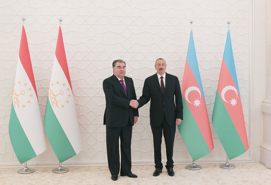 Präsident Ilham Aliyev telefoniert mit Präsident von Tadschikistan Emomali Rahmon