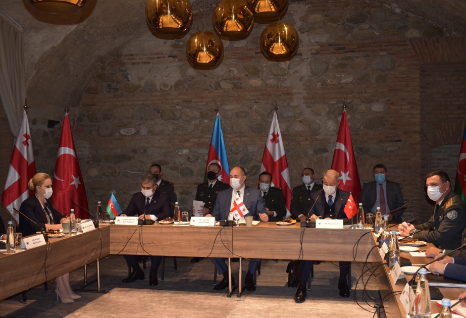 Une rencontre trilatérale des ministres de la Défense azerbaïdjanais, géorgien et turc