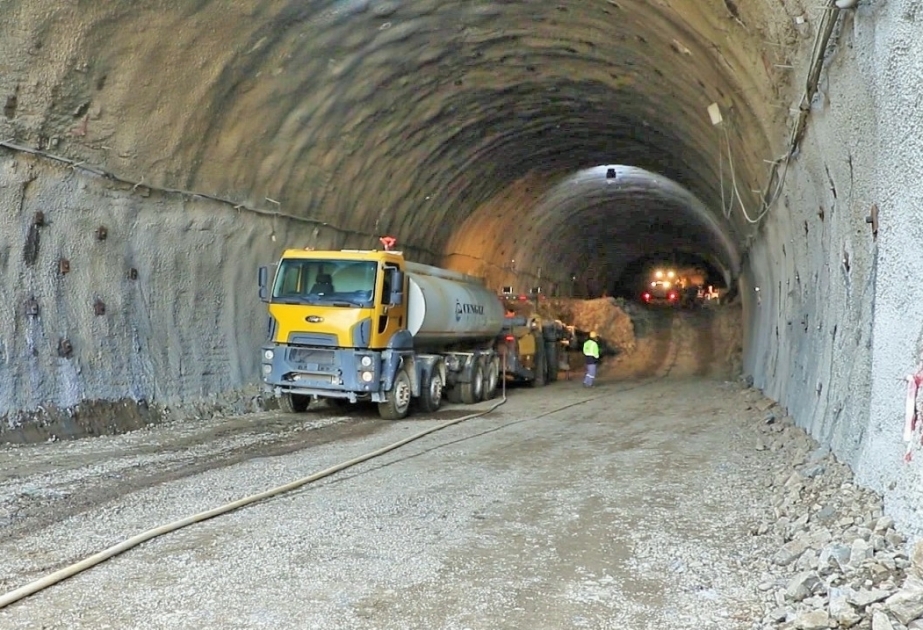 Continúa la construcción del túnel de "Murovdag" sobre la carretera "Toganali-Kalbajar"