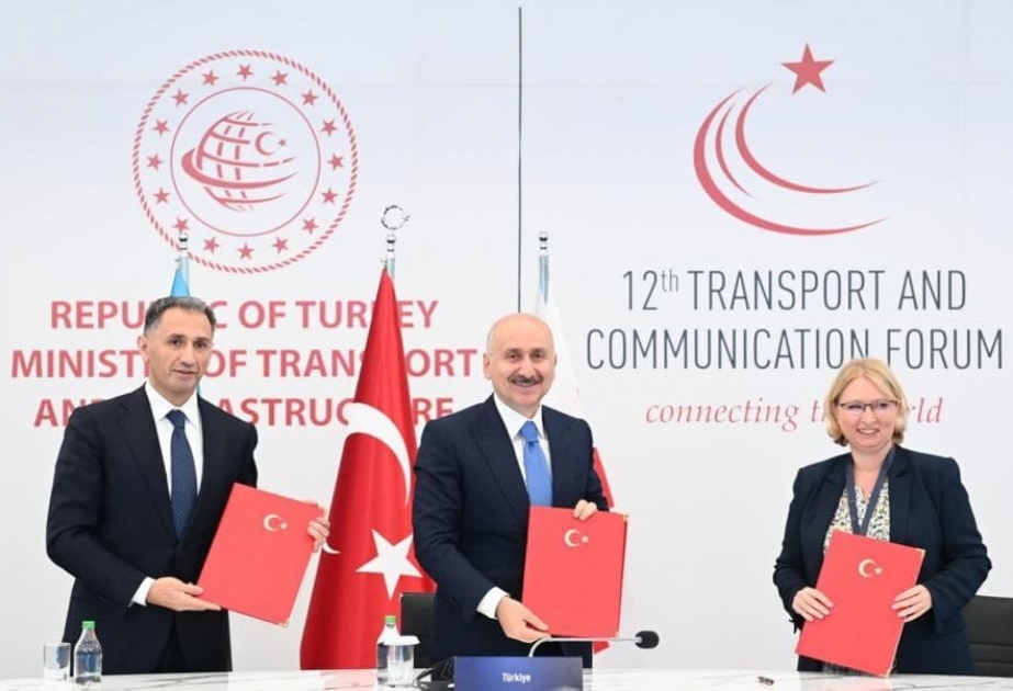 Bakı-Tbilisi-Qars dəmir yolu xətti layihəsinin inkişafına dair protokol imzalanıb