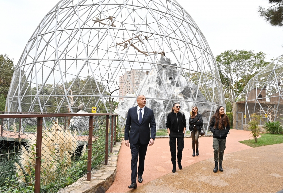 Se inaugura el Parque Zoológico de Bakú tras su reconstrucción  El presidente Ilham Aliyev y la primera dama Mehriban Aliyeva asistieron a la apertura