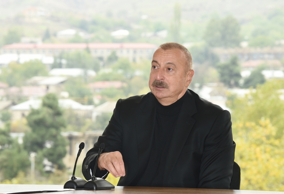 Prezident İlham Əliyev: Müharibənin ilk günündən qarşıya tam qələbə qazanmaq, Şuşada bayrağımızı qaldırmaq vəzifəsi qoyulmuşdu və biz buna nail olduq