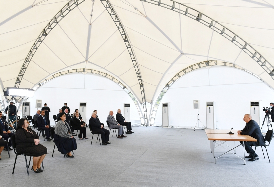 Ilham Aliyev se reunió con figuras públicas del distrito de Khojavand