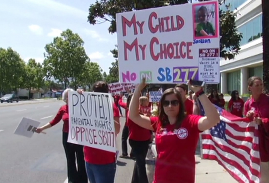 Сотни калифорнийских семей протестуют против обязательной вакцинации учащихся