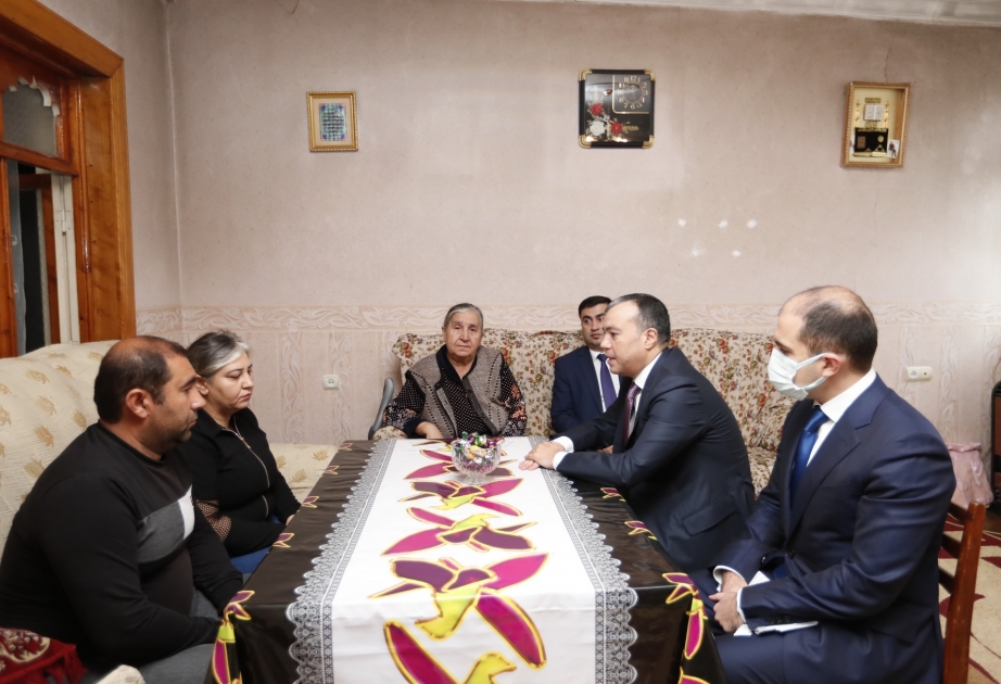 Nazir Sahil Babayev Gəncədə erməni terroru nəticəsində şəhid olanların yaxınları ilə görüşüb