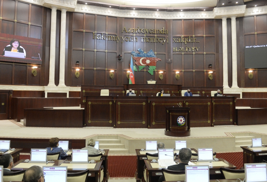 Mili Məclisdə “Müstəqillik Günü haqqında” qanun layihəsi birinci oxunuşda qəbul edilib