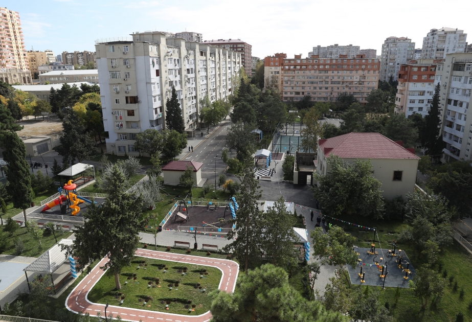 In Baku ein weiterer Innenhof wieder aufgebaut