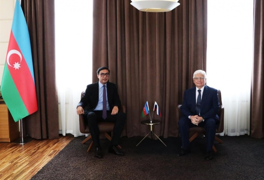 Ministro de Juventud y Deportes se reúne con los embajadores de Rusia y Japón