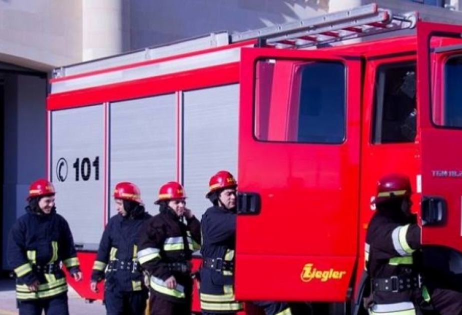 Paytaxtın Nizami rayonunda anbarda yanğın olub