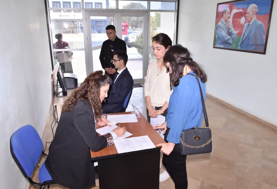 İşaxtaranlara 24 müəssisədən 163 boş iş yeri təqdim edilib