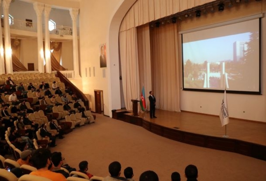 AzTU: Qazi Universitetinin professoru tələbələrə mühazirə oxuyub