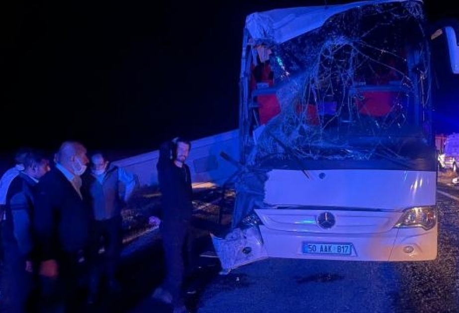 Türkiyədə yol qəzasında qırx tələbə yaralanıb