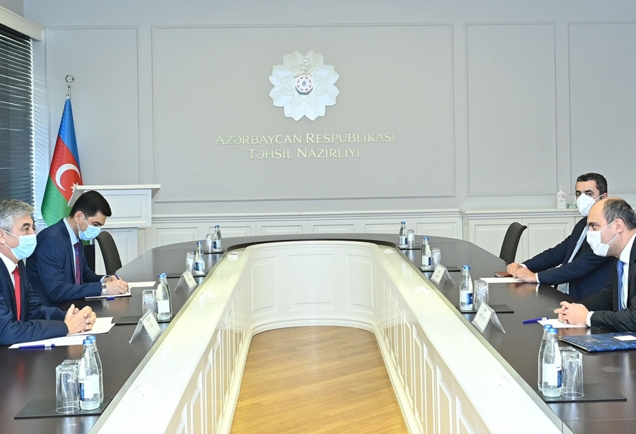 L’ambassadeur du Tadjikistan en Azerbaïdjan reçu par le ministre de l’Education