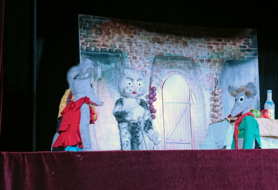 Qax Dövlət Kukla Teatrı yeni mövsümü “Zınqırovlu pişik” tamaşası ilə açıb