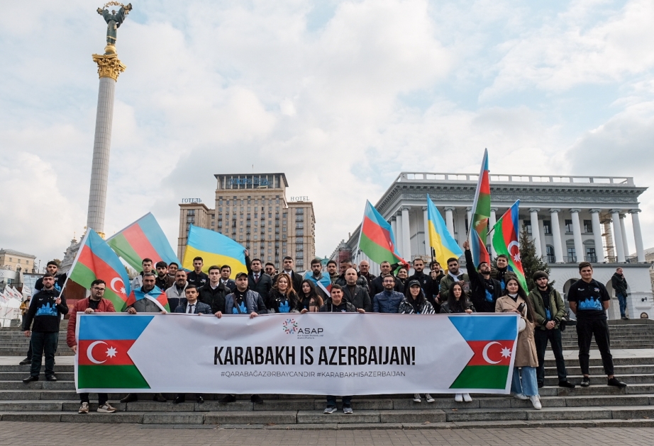 Xaricdə təhsil alan gənclər Kiyevdə Azərbaycana dəstək aksiyası keçiriblər
