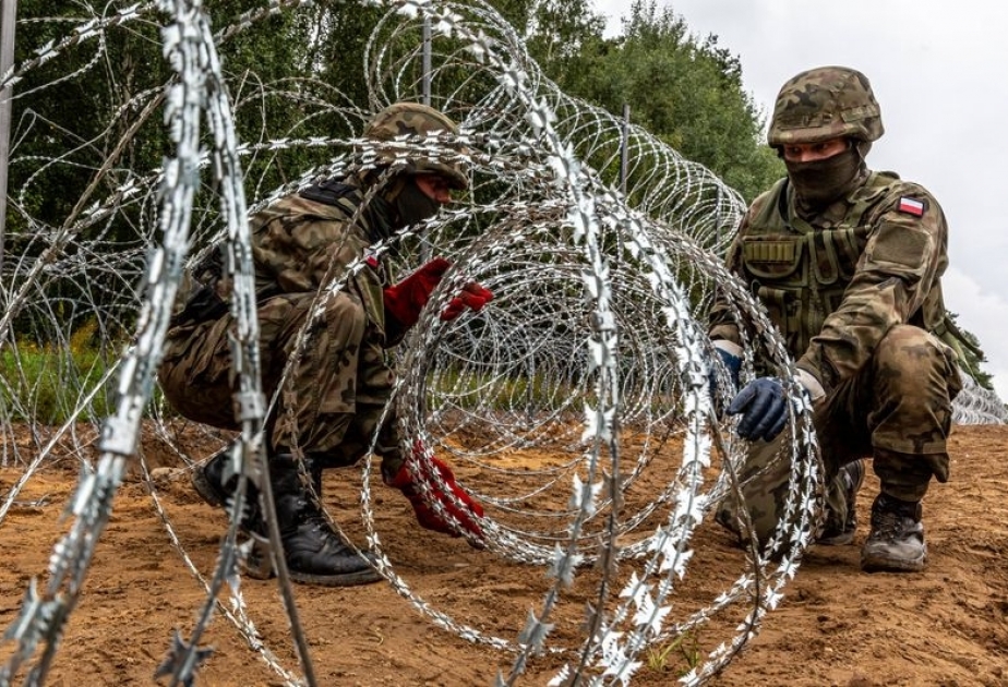 Polşa Belarusla sərhəddə baryerlər quracaq