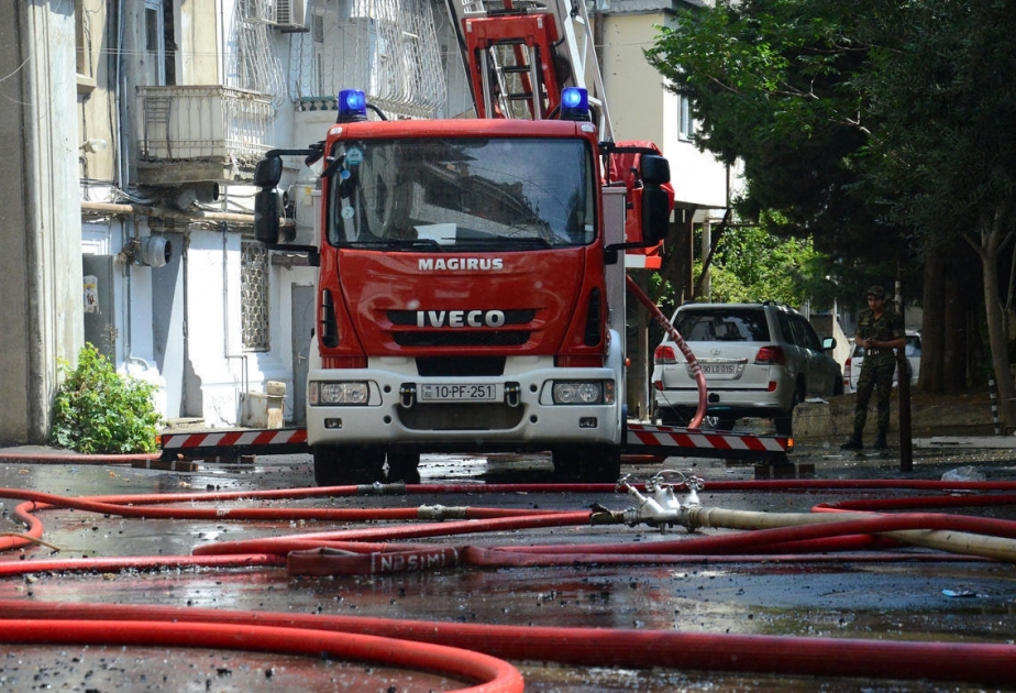 Sumqayıt şəhərində yaşayış binasında baş verən yanğın söndürülüb