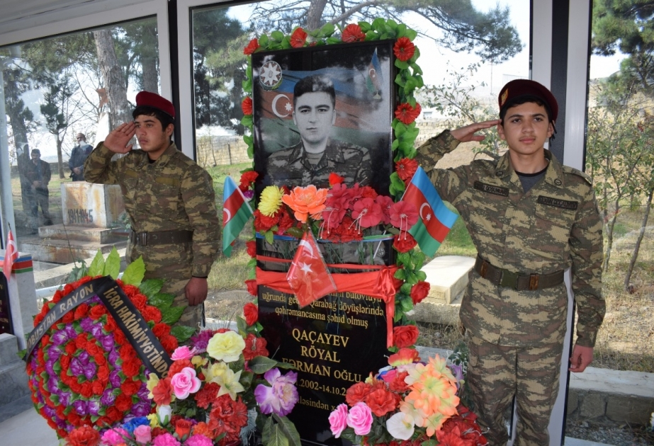Şəhid Röyal Qaçayevin təltif olunduğu medal valideynlərinə təqdim edilib