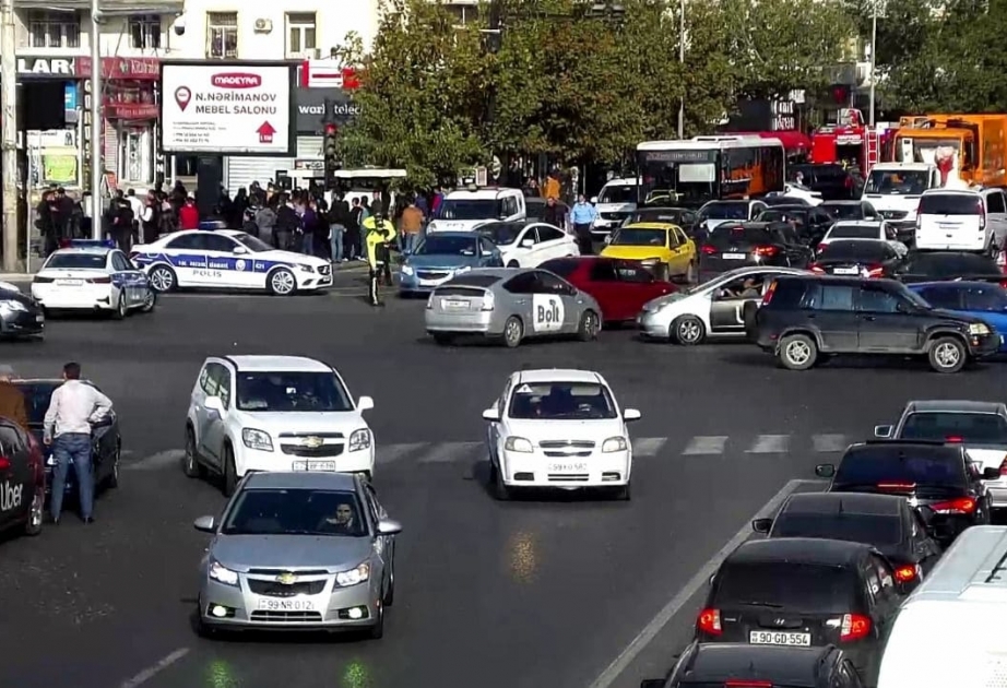 Bakıda ticarət mərkəzində baş verən yanğın səbəbindən avtobusların hərəkət sxemi müvəqqəti dəyişdirilib