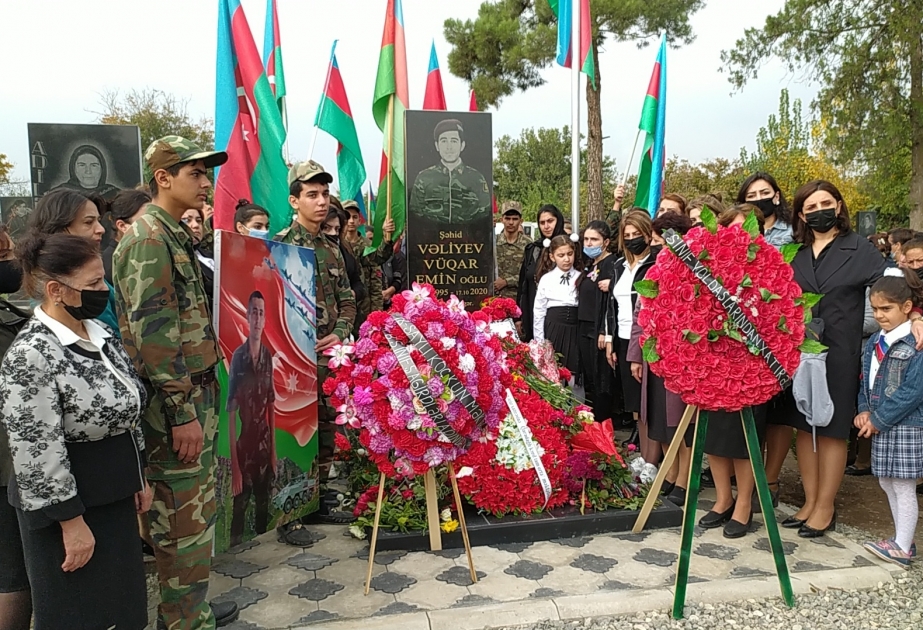 Məktəbi döyüş meydanına dəyişən gənc müəllim Vüqar Vəliyevin şəhadətindən bir il ötür