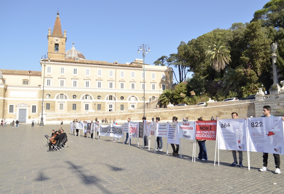 Romadakı həmvətənlərimiz şəhərin əsas meydanlarından olan “Piazza del Popolo”da dinc aksiya keçiriblər VİDEO
