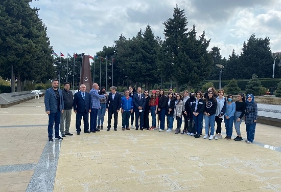 Mədəniyyət və İncəsənət Universitetinin tələbələri “Türk şəhidliyi” abidəsinin restavrasiyasında iştirak edirlər