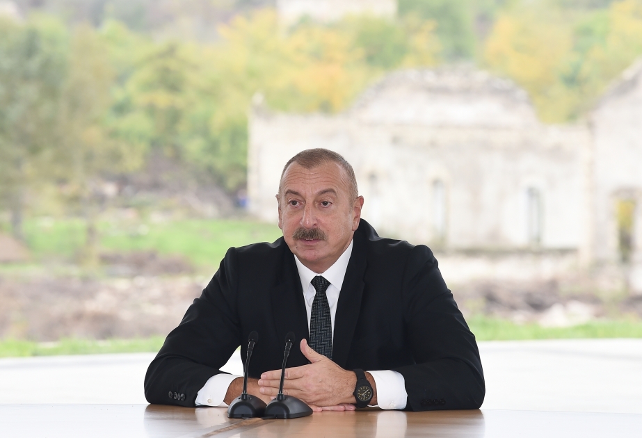 Präsident Ilham Aliyev und First Lady Mehriban Aliyeva treffen sich mit Vertretern der Öffentlichkeit des Rayons Füsuli VIDEO