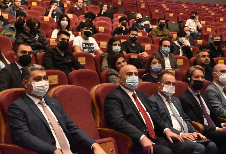 İstanbulda keçirilən konfransda Azərbaycanın Müstəqilliyinin Bərpası Gününün tarixindən danışılıb VİDEO