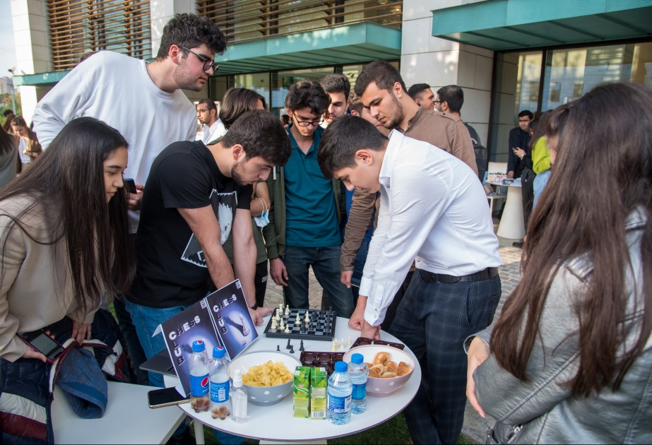ADA Universitetində tələbə klublarının ilk sərgisi keçirilib