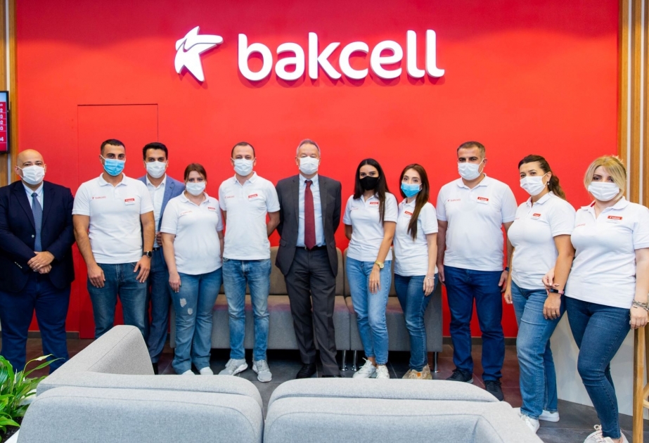 ® “Bakcell” Bakının mərkəzində yenilənmiş konsept mağazasını təqdim edib